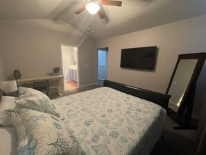 3 bedrooms, desk, iron/ironing board, travel crib