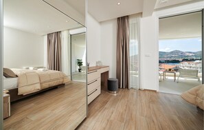 5 عدّة غرف نوم وسرير سفر وواي فاي مجانًا وملاءات أسرّة