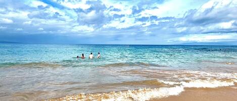 Una playa cerca, toallas de playa