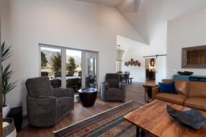 TV, peis og bordtennis