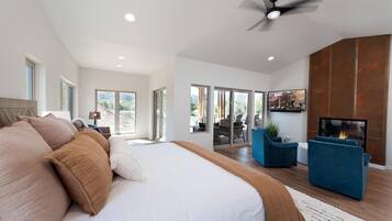 4 bedrooms, iron/ironing board, free WiFi, bed sheets