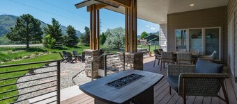 New Luxury Home 12 min. to Durango - AC - Hot Tub/Game Room - Mtn. Views