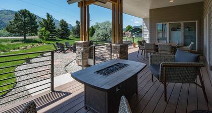 New Luxury Home 12 min. to Durango - AC - Hot Tub/Game Room - Mtn. Views