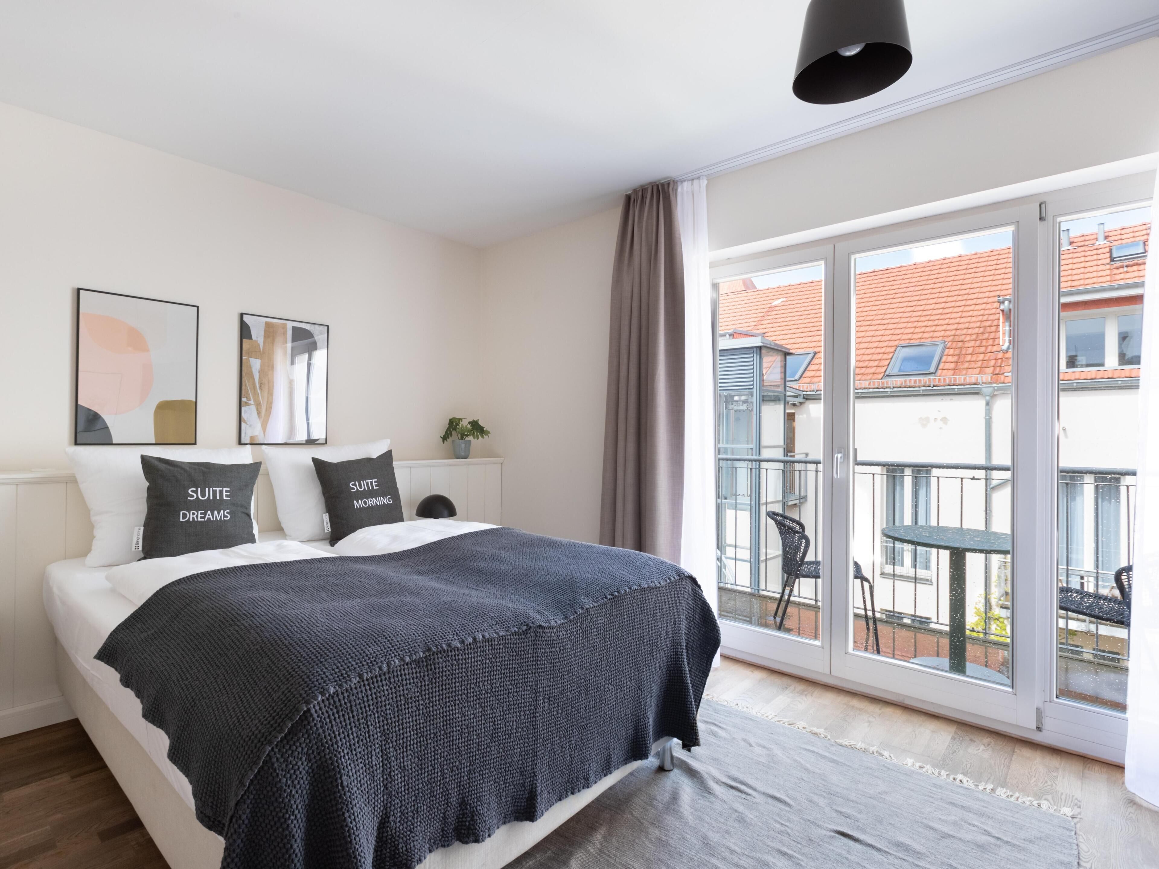 Bộ đồ giường cao cấp, trang trí khác biệt 