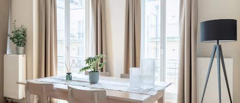 One-bedroom Suite with balcony | Restauranger