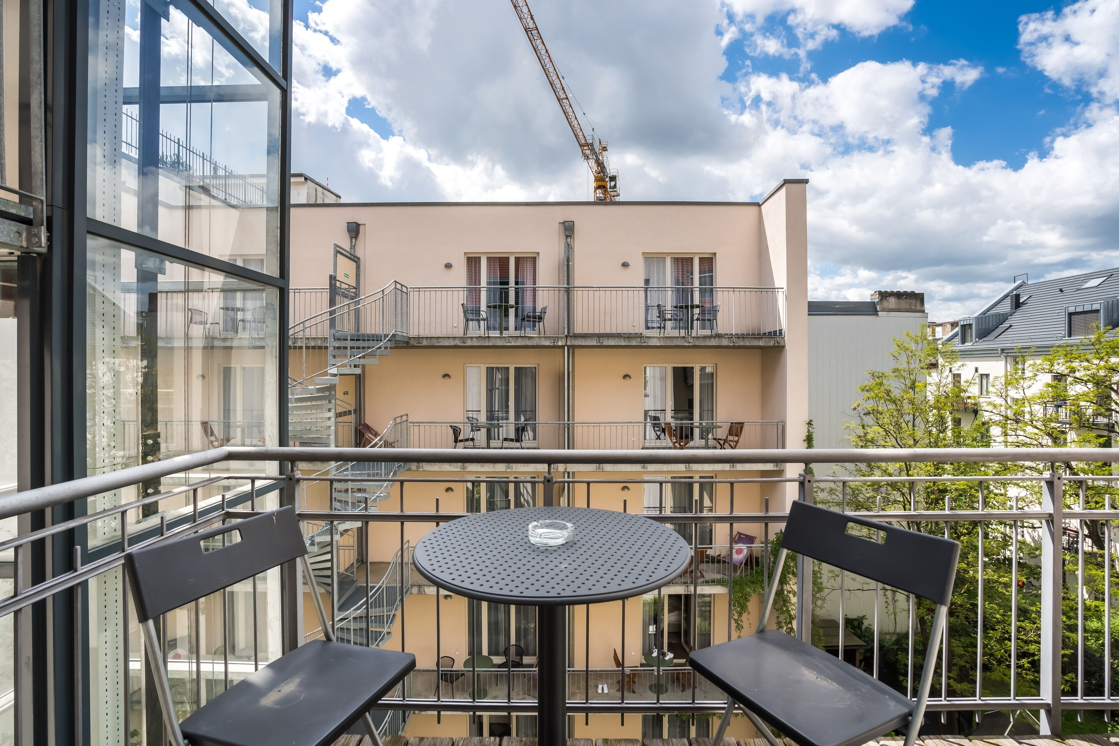 One-bedroom Suite with balcony | Ban công