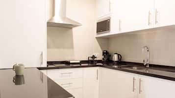 Departamento, 1 habitación | Cocina privada | Refrigerador con congelador, microondas y parrilla de estufa