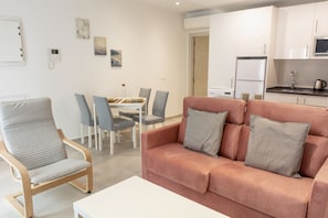 Appartement, 1 chambre | Salle de séjour | Téléviseur à écran plat