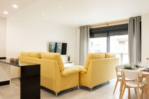 Apartment, 3 Bedrooms | Living room
