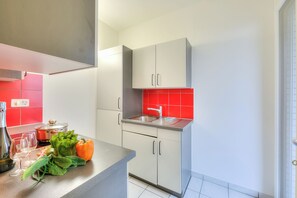Family Apartment, 1 Bedroom (Locarno best place) | Private kitchen