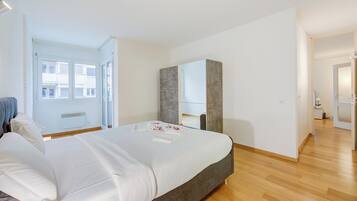 Family Apartment, 1 Bedroom (Locarno best place) | 1 bedroom, free WiFi, bed sheets