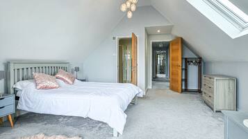 4 bedrooms, desk, iron/ironing board, travel cot