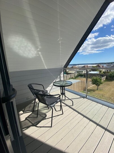 Stunning 5 Bed - Balcony, Garden and Sea Views