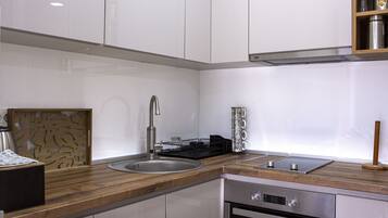 Kühlschrank, Ofen, Herdplatte, Geschirrspüler