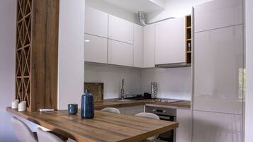 Kühlschrank, Ofen, Herdplatte, Geschirrspüler