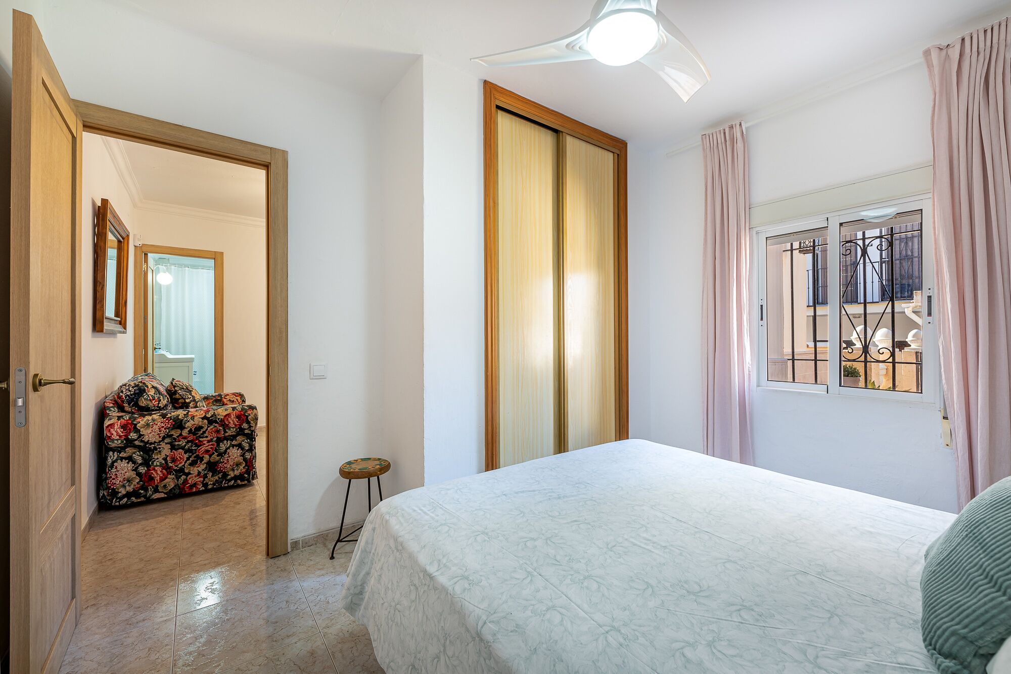 2 chambres, fer et planche à repasser, lit parapluie, Wi-Fi gratuit