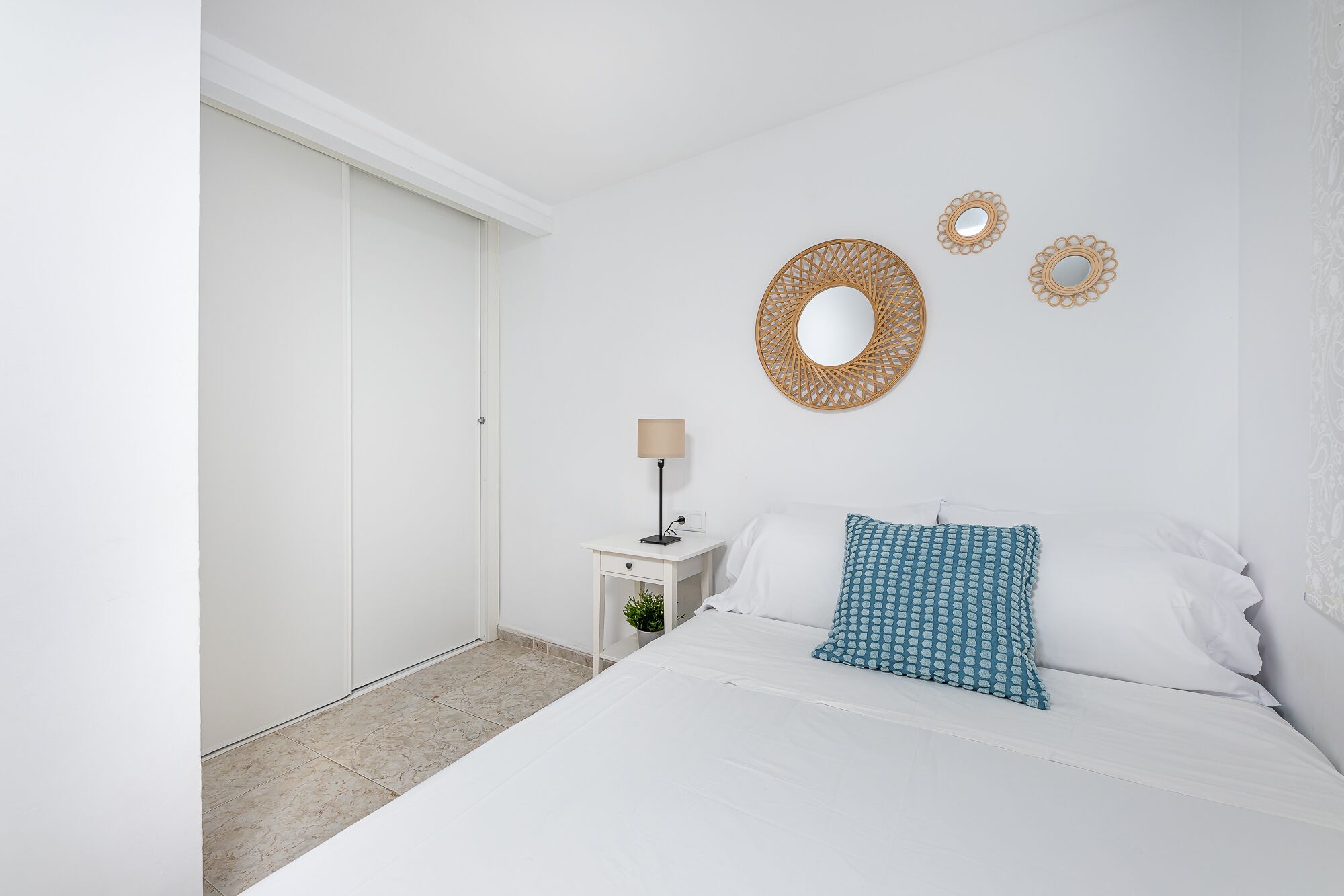 2 slaapkamers, een strijkplank/strijkijzer, reisbedje, gratis wifi