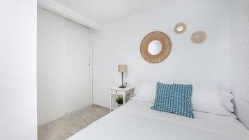2 slaapkamers, een strijkplank/strijkijzer, reisbedje, gratis wifi