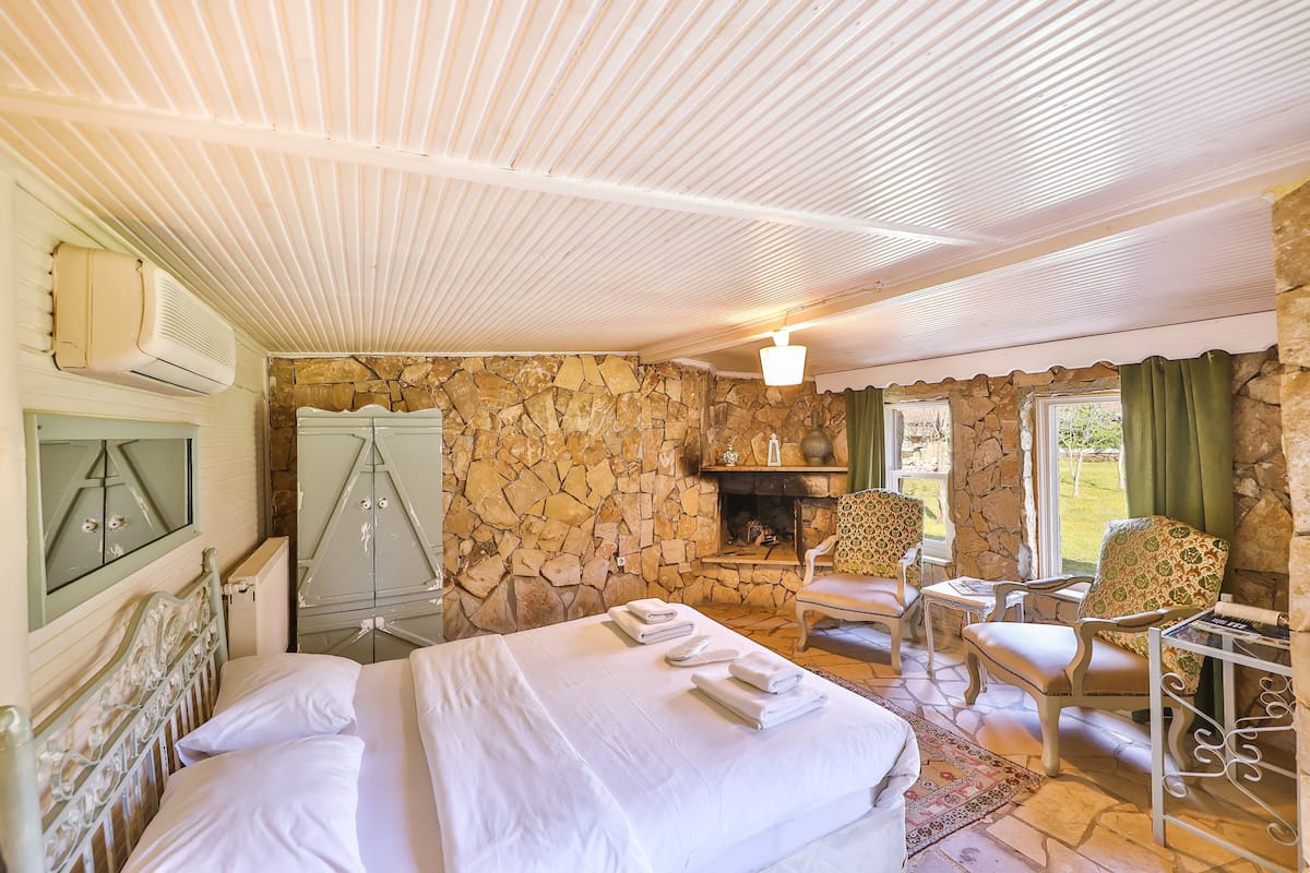 Exclusive Bungalow | 1 bedroom, bed sheets