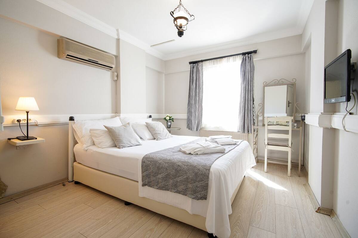 Habitación básica | 1 habitación y ropa de cama