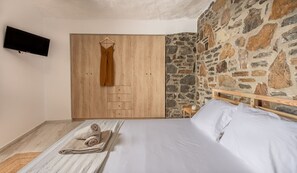 Executive Apartment | 1 bedroom, premium bedding, iron/ironing board, free WiFi - Salty Caves Apartments Milos (Milos)