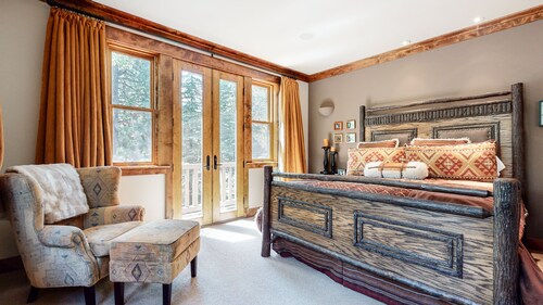 Luxury On The Golf Course Escape, Pet-Friendly, Grill, Laundry & Garage