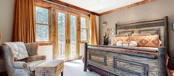 Luxury On The Golf Course Escape, Pet-Friendly, Grill, Laundry & Garage