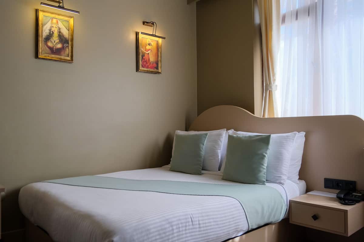 Standard Room | 1 bedroom, premium bedding, in-room safe, soundproofing
