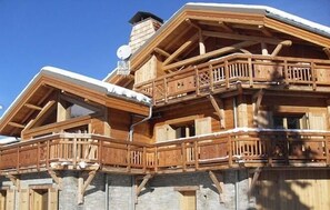Exterior - Chalet, wifi, 50m from ski slopes, terrace, fireplace or stove, parking, tv, ski locker, 150m² (Les Deux Alpes)
