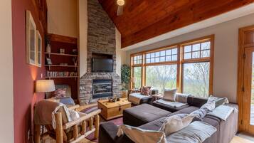 Smart-TV, peis, fotballspill og bøker