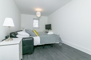 Superior Double Room, Shared Bathroom | 1 bedroom - Archers House (Stevenage)