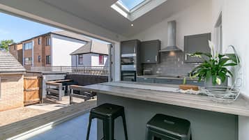 Superior Double Room, Shared Bathroom | Interior