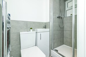 Bathroom - Archers House (Stevenage)