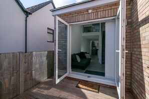Exclusive-Haus, eigenes Bad, Gartenblick (King Pin Corner) | Terrasse/Patio