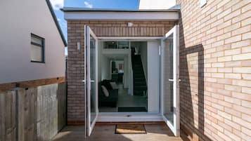 Exclusive House, Private Bathroom, Garden View (King Pin Corner) | Terrace/patio