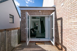 Exclusive House, Private Bathroom, Garden View (King Pin Corner) | Terrace/patio - King Pin Corner (Stevenage)