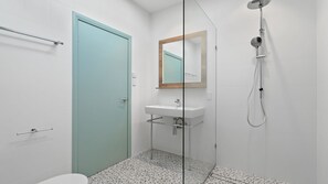 Douche, serviettes fournies