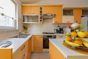 Microwave, dishwasher, coffee/tea maker, high chair