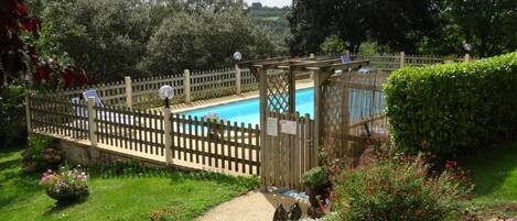 Inomhuspool och utomhuspool