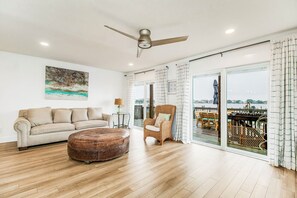 Smart TV - At Home on the Beach (Pensacola Beach)