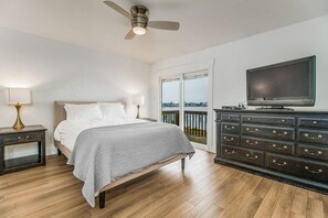 3 bedrooms, WiFi - At Home on the Beach (Pensacola Beach)