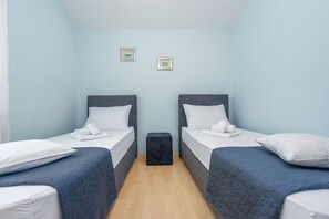 4 bedrooms, iron/ironing board, free WiFi, bed sheets
