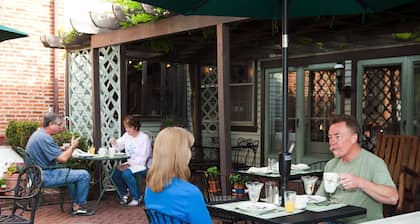 Private Romantic Country Setting, Hot Tub, Patio's, Gazebo, Games