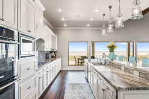 Maison, 4 chambres | Cuisine privée | Réfrigérateur, four, cafetière/bouilloire, grille-pain