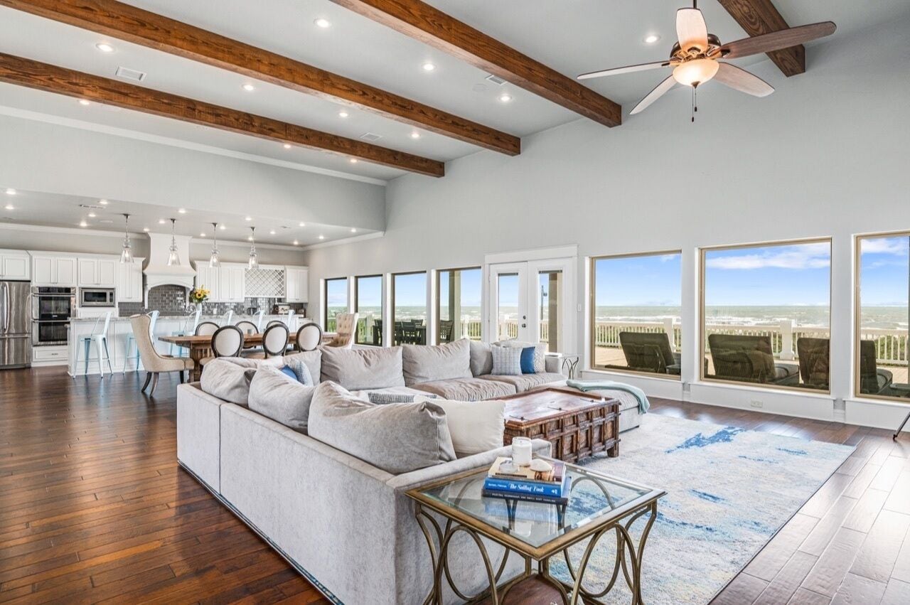 House, 4 Bedrooms | Living room | Smart TV, streaming services