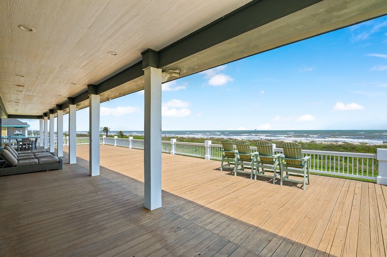 House, 4 Bedrooms | Balcony