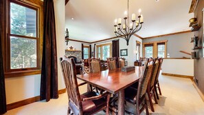 House, 6 Bedrooms | Private kitchen | Fridge, oven, coffee/tea maker, toaster