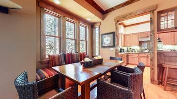 House, 6 Bedrooms | Private kitchen | Fridge, oven, coffee/tea maker, toaster