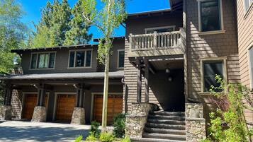 House, 6 Bedrooms | Exterior