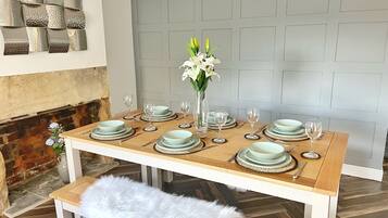 Deluxe Cottage, Private Bathroom (The Old Butchers Cottage) | Restaurant